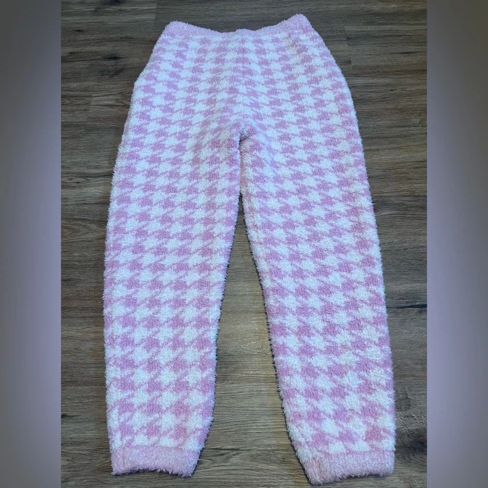 SKIMS Pink and White Pajama Set - Picture 14 of 15
